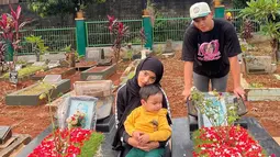 Ulang Tahun ke-20 Fuji Ziarah ke Makam Vanessa Angel dan Bibi Andriansyah, Kenang Kebiasaan Mendiang yang Selalu Beri Kejutan. (instagram.com/fuji_an)