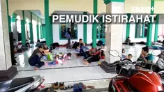 Pantauan Liputan6.com, Senin (11/7/2016), Mesjid di sepanjang jalan Indramayu, masih dipenuhi para pemudik. Salah satunya, Mesjid Ra AT-Taubat, yang terletak di jalan raya Karanganyar.