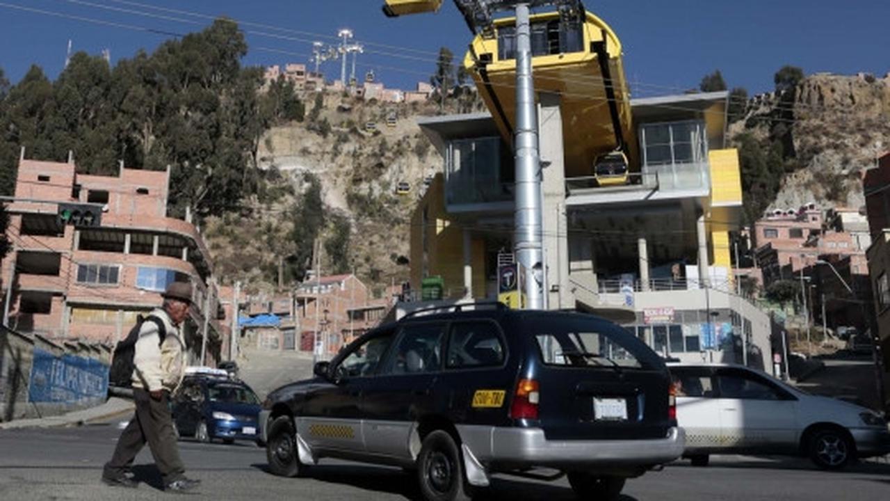 Asyiknya berkeliling dengan kereta gantung tertinggi di Bolivia