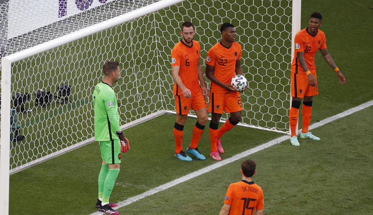 Hasil ini merupakan antiklimaks bagi Belanda yang tampil sempurna pada fase grup. Anak asuh Frank de Boer mampu menyapu Ukraina, Austria, dan Republik Ceko untuk mengoleksi sembilan angka. (AP/Laszlo Balogh, Pool)