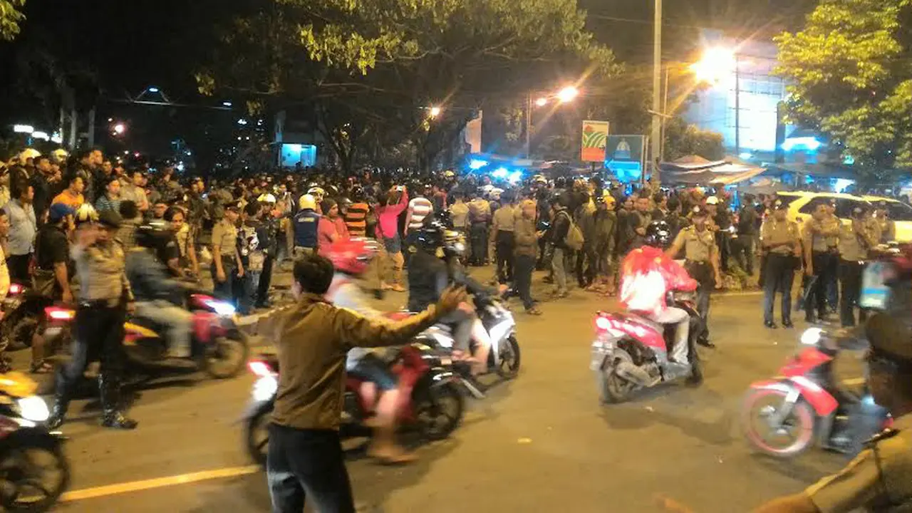 Bentrokan ojek online dan sopir angkot