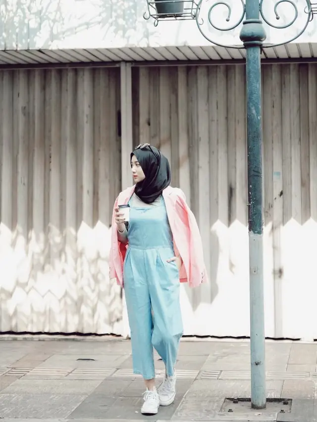 Inspirasi outfit untuk kuliah ala Ansellma Putri