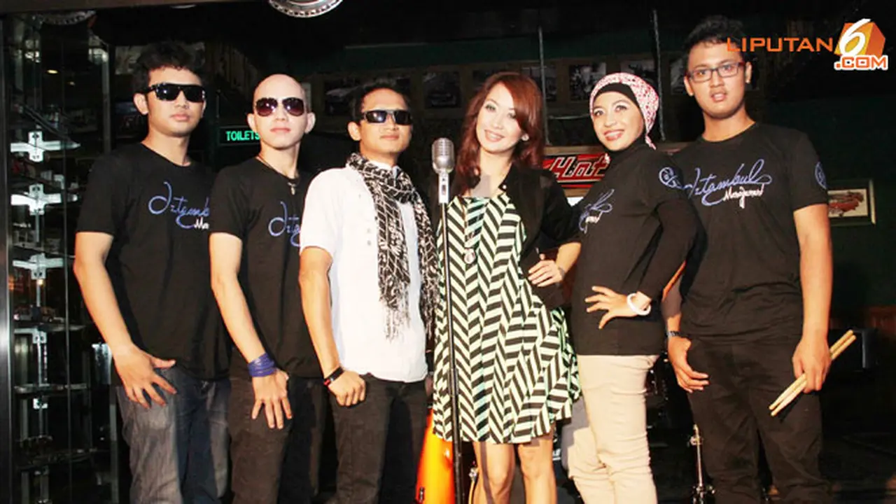 iztambul-band-131028c.jpg