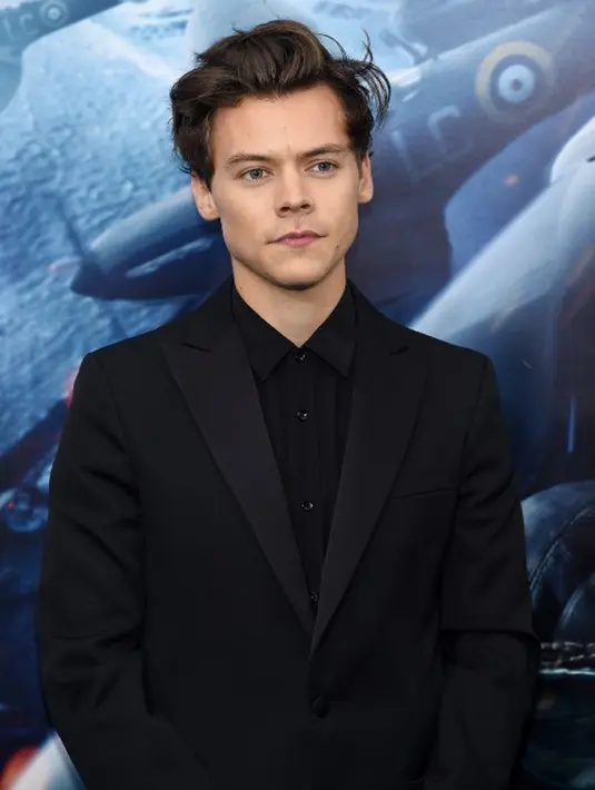 Bukan hal yang aneh jika Harry terus menjadi bahan pembicaraan di kalangan fansnya karena ketampanannya. Selain itu banyak juga wanita yang tergila-gila dan ingin menjadi kekasihnya. (AFP/JAMIE MCCARTHY)
