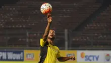Penyerang Sriwijaya, Hilton Moriera memainkan bola saat latihan di Stadion GBK Jakarta, Kamis  (23/6/2016). Sriwijaya akan melakoni laga Torabika Soccer Championship presented by IM3 Ooredoo  kontra Persija, Jumat (24/6). (Liputan6.com/Helmi Fithriansyah)