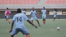 Pemain Timnas Fiji saat melakukan sesi latihan jelang laga melawan Indonesia di Stadion Patriot, Bekasi, Jumat, (1/9/2017). Fiji akan menjalani laga Persahabatan melawan Indonesia. (Bola.com/M Iqbal Ichsan)