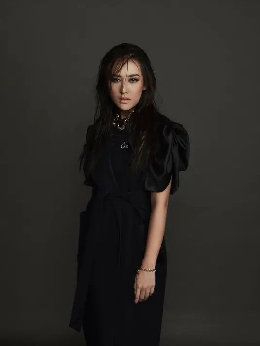 <p>Wanita kelahiran Pontianak ini diketahui telah menyandang gelar Miss Global Indonesia 2021, menggantikan posisi Amalia Tambunan yang mundur dari posisinya. (Instagram/olivia_aten).</p>