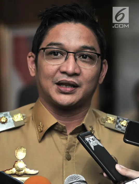 Wakil Wali Kota Palu Sigit Purnomo alias Pasha Ungu memberikan keterangan usai menggelar pertemuan dengan Mendagri Tjahjo Kumolo di Gedung Kemendagri, Jakarta, Senin (12/8/2019). Kedatangan Pasha tersebut  membahas sejumlah masalah internal pengelolaan Kota Palu. (merdeka.com/Iqbal S. Nugroho)