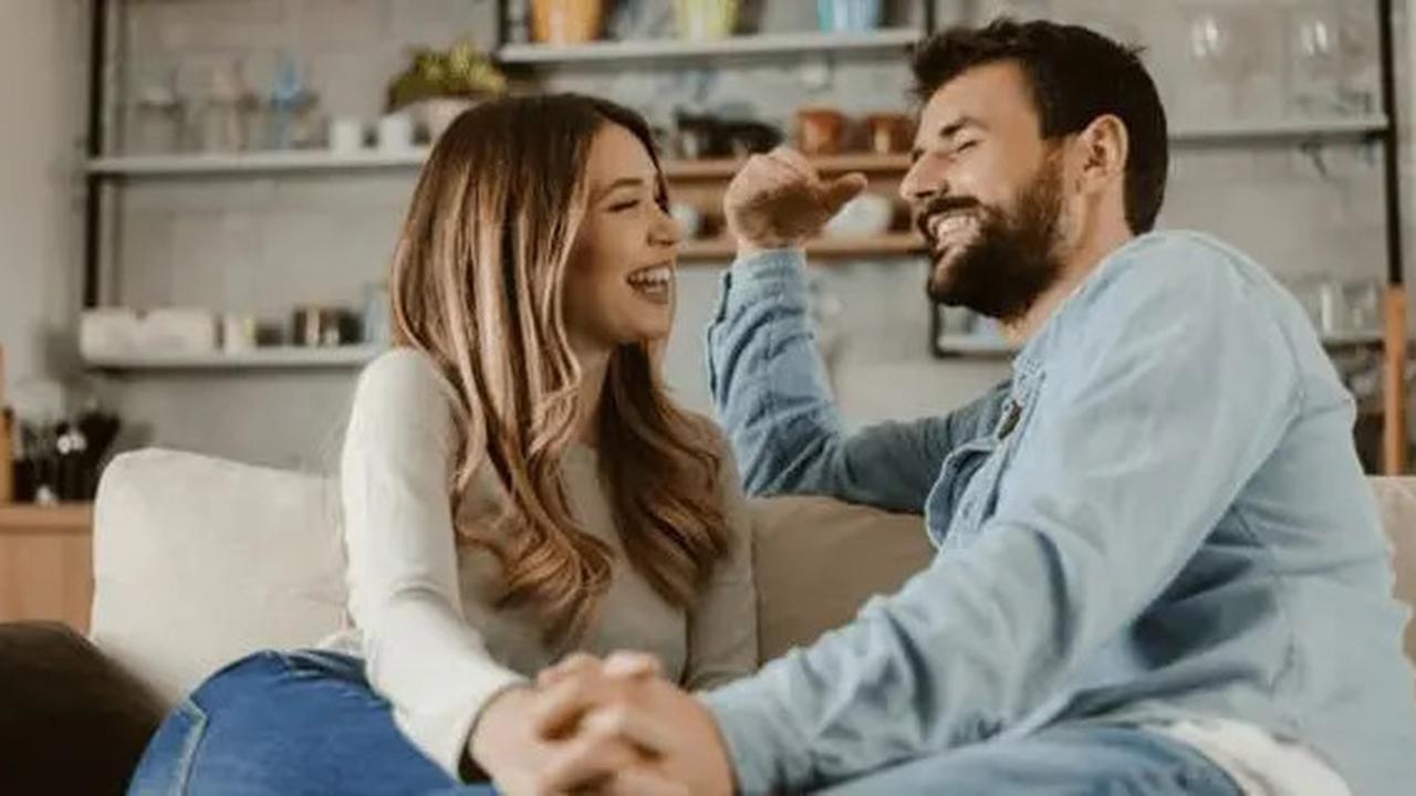 Lima Tanda Seorang Pria Jatuh Cinta Padamu dengan Sikap Menawannya