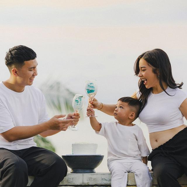 6 Potret Nikita Willy Umumkan Hamil Anak Kedua, Sekalian Ungkap Jenis Kelamin