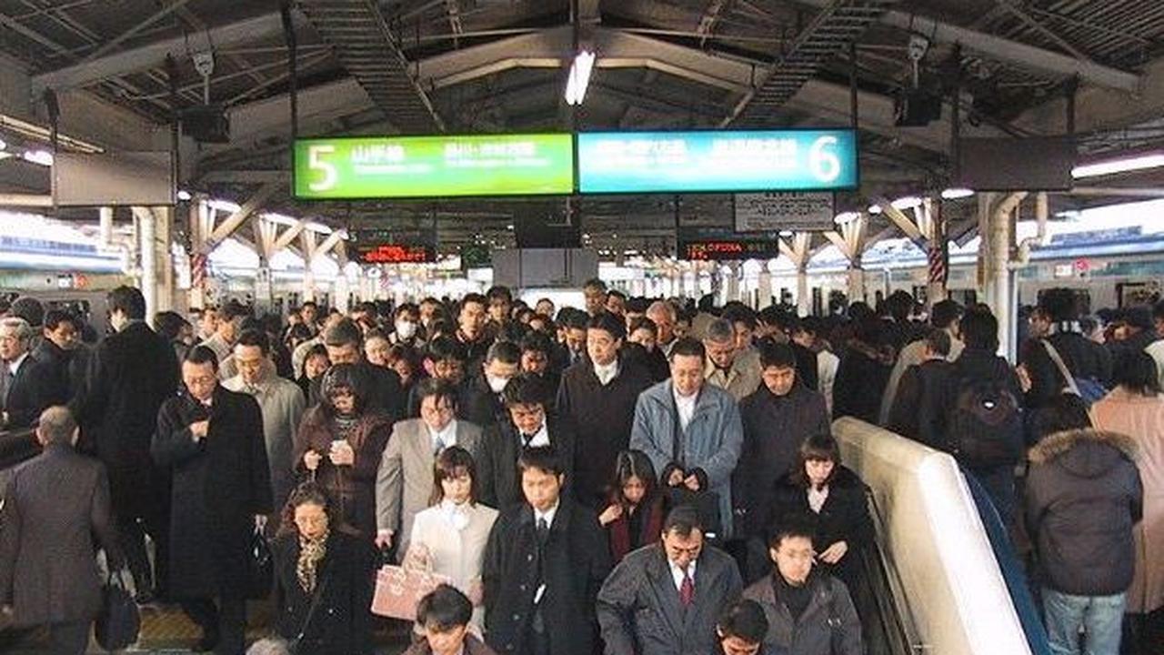 Pada awal tahun 2023, World Population Review menyebutkan bahwa Planet Bumi telah dihuni oleh sekitar 8 Miliar orang. Angka ini cukup besar bagi satu populasi kehidupan