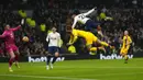 Pemain Tottenham Hotspur Lucas Moura (27) mencetak gol ke gawang Crystal Palace pada pertandingan sepak bola Liga Inggris di White Hart Lane, London, Inggris, Minggu (26/12/2021). Tottenham Hotspur menang 3-0. (AP Photo/Alastair Grant)