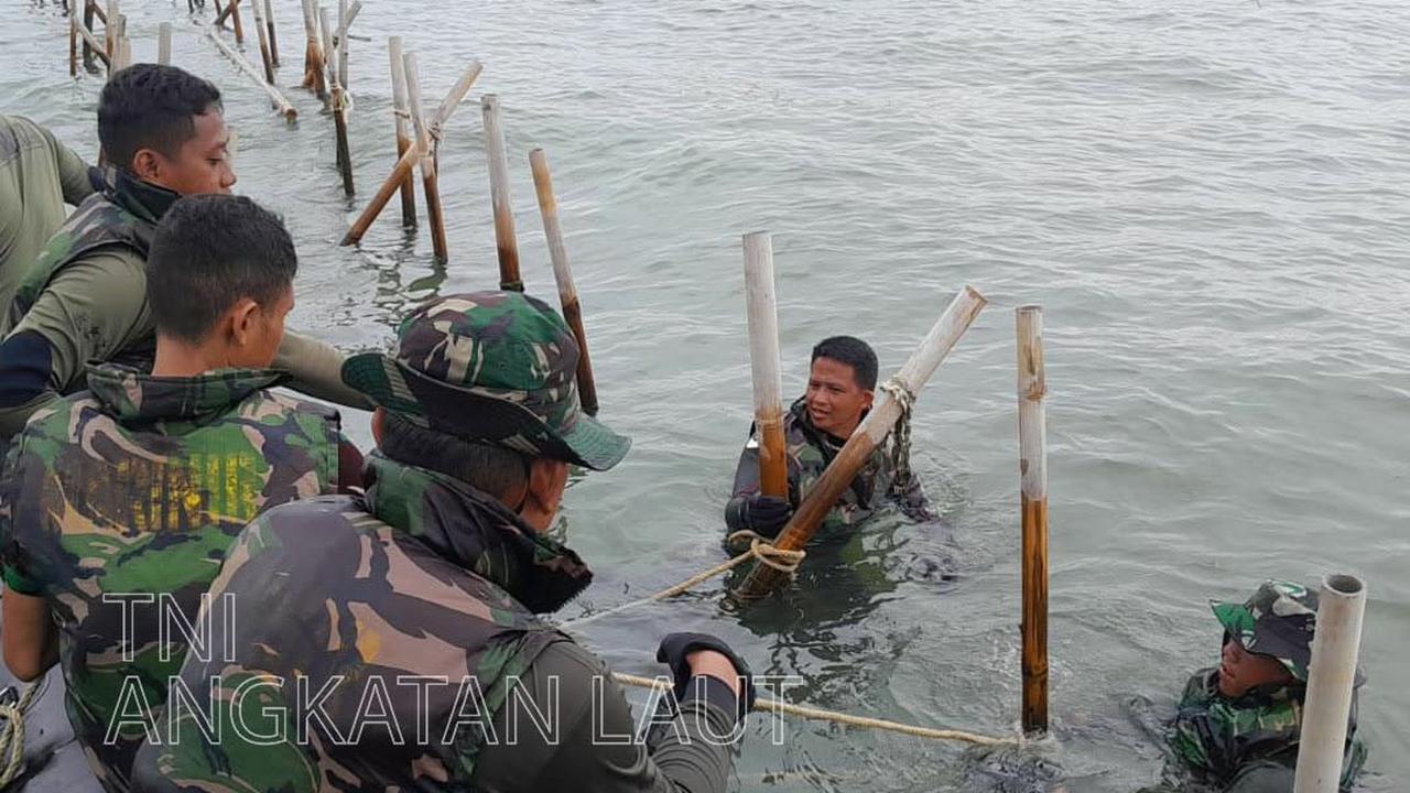 Perintah Kasal, Pasukan TNI AL Dibantu Nelayan Makin Getol Obrak Abrik Pagar Laut Misterius