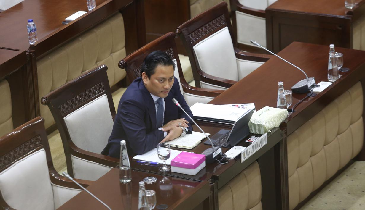 Wakil Menteri Keuangan yang juga Calon Deputi Gubernur Bank Indonesia, Thomas Djiwandono saat mengikuti uji kelayakan dan kepatutan di ruang Komisi XI Dewan Perwakilan Rakyat Republik Indonesia di Kompleks Parlemen, Senayan, Jakarta, Senin (26/1/2026). (Merdeka.com/Arie Basuki)