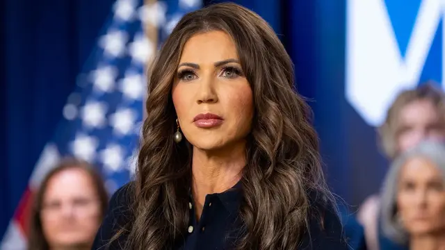 Menteri Keamanan Dalam Negeri AS Kristi Noem dicuri tasnya. (AP)