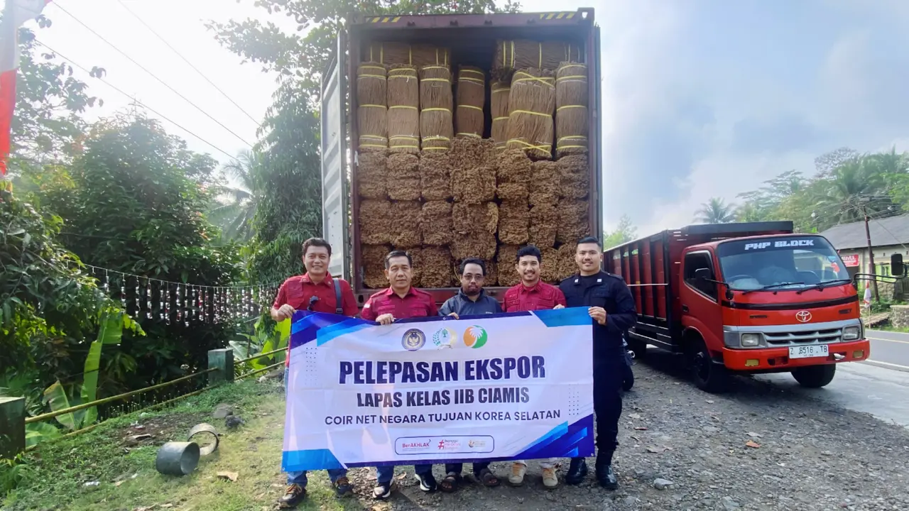 Warga binaan dari Lembaga Pemasyarakatan (Lapas) Kelas IIB Ciamis mengukir prestasi. Hasil karya tangan mereka mampu menembus pasar Korea Selatan (Istimewa)