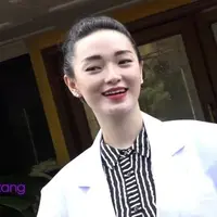 Zaskia Gotik ikut dalam kegiatan Klinik Pancasila. Bahkan Zaskia rela panas-panasan selama dua jam demi acara ini.