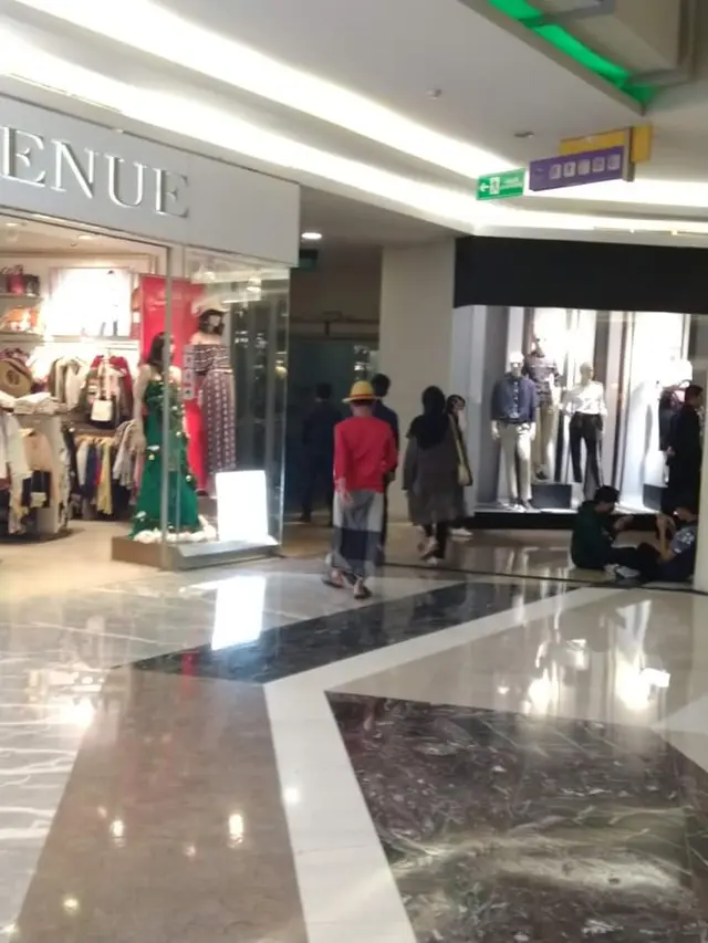 6 Potret Orang Pakai Kostum Anime One Piece di Tempat Umum Ini Kocak