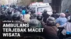 Tidak cuma Puncak, kawasan Lembang, Bandung Barat, juga selalu jadi langganan macet setiap momen liburan. Saking parahnya kemacetan, laju mobil ambulans pun terhalang.