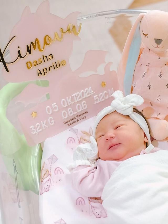 Kimova Dasha Aprilio (Instagram/@kevinaprilio, @vicymelanie, dan @kimovadashaaprilio)