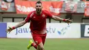 Striker Persija Jakarta, Marko Simic melakukan selebrasi usai mencetak gol ke gawang 757 Kepri Jaya pada laga Piala Indonesia di Stadion Patriot, Bekasi, Rabu (23/1). Persija menang telak 8-2. (Bola.com/Yoppy Renato)