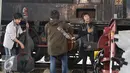 Salah satu adagen band D'Masiv saat pembuatan video klip single terbaru mereka berjudul Melodi di Museum Transportasi, TMII, Jakarta, Senin (14/11). Lagu Melodi ini merupakan single kedua dari Orange Album. (Liputan6.com/Herman Zakaria)