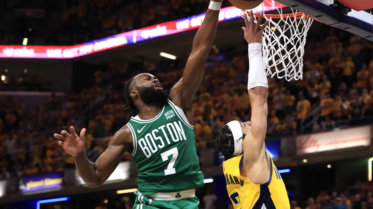 Jaylen Brown saat Celtics melawan Pacers di final Wilayah Timur NBA