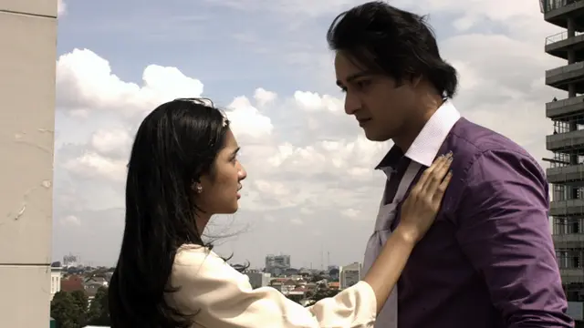 Cuplikan film Check In Bangkok (2015)