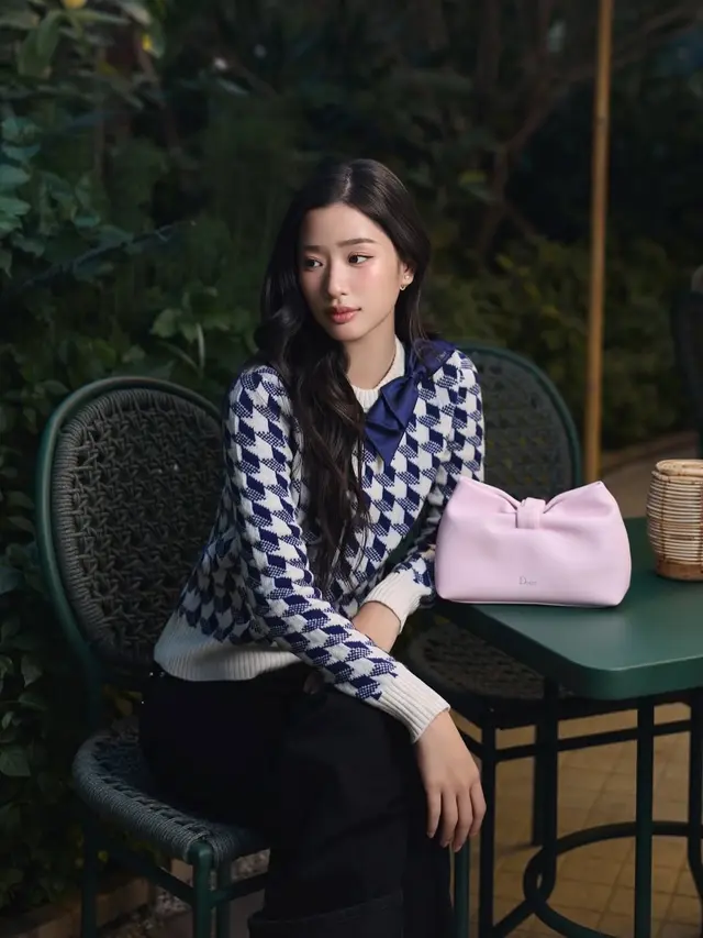 Adu OOTD Luna Maya hingga Irene Red Velvet yang Jinjing Dior Bow Bag untuk Tampilan Kasual