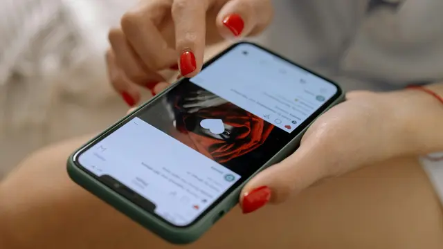 Terlalu Lama Menatap Layar Gadget? Ini 5 Tips Sederhana untuk Menjaga Kesehatan Mata