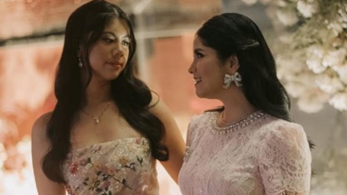 5 Gaya Memukau Almira Yudhoyono Pakai Dress Brokat Floral di Pesta Ultah ke-17