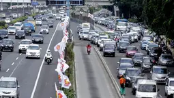 Gubernur DKI Basuki Tjahaja Purnama atau Ahok mengakui Jakarta menjadi kota termacet sedunia. Sebagai Ibukota negara, Jakarta memang belum siap menyediakan sistem transportasi massal yang mumpuni. (Liputan6.com/Faizal Fanani)