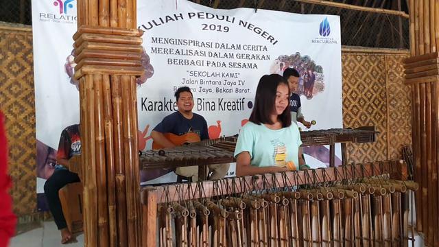 Aksi peduli UMB untuk anak pemulung