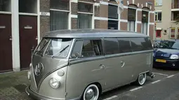 VW Combi Dakota Blind Van ini terlihat sangat keren bak mobil mavia tahun 1960an. (Source: Facebook/Campervan Fan)