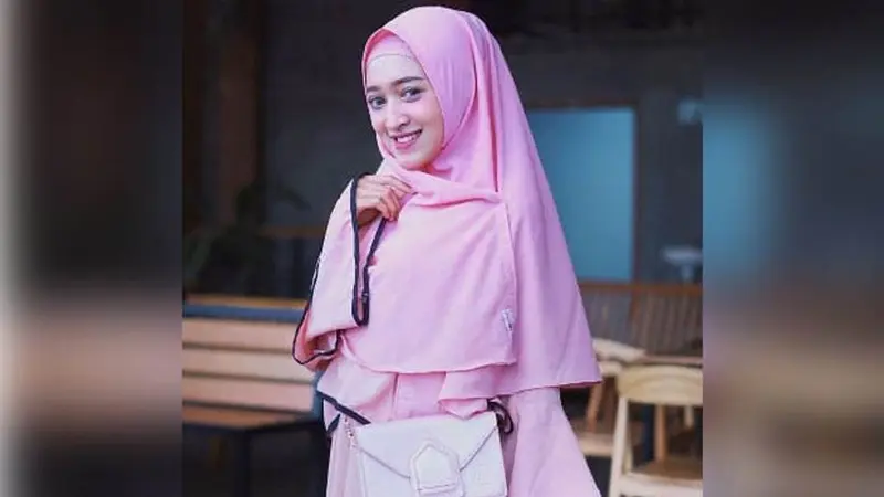 Beauty Vlogger Seviq Kenalkan Tren Outfit Hijab 2020