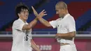 Hasil ini membuat tuan rumah Jepang menjadi pemuncak klasemen Grup A serta pastikan lolos ke babak perempatfinal sepak bola putra Olimpiade Tokyo 2020. (Foto: AP/Kiichiro Sato)