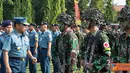Citizen6, Surabaya: Panglima Komando Armada RI Kawasan Timur (Pangarmatim) Laksamana Muda TNI Agung Pramono memimpin Gelar Pasukan Latihan Bersama (Latma) Carat 2012 pada, Selasa (29/5). (Pengirim: Budi Abdillah)        