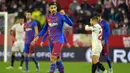 Namun, sebelum selesainya babak pertama, Barcelona mampu menyamakan kedudukan lewat sundulan Ronald Araujo. Babak pertama berakhir dengan skor 1-1. (AFP/Cristina Quicler)