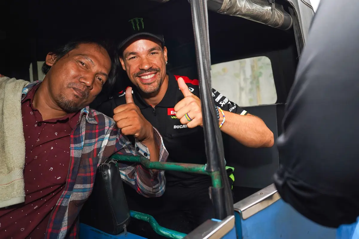 Pembalap Pertamina Enduro VR46 Racing Team Keliling Jakarta