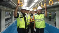 Menteri Perhubungan Budi Karya Sumadi melakukan uji dinamis LRT Palembang untuk pertama kalinya (Liputan6.com / Nefri Inge)