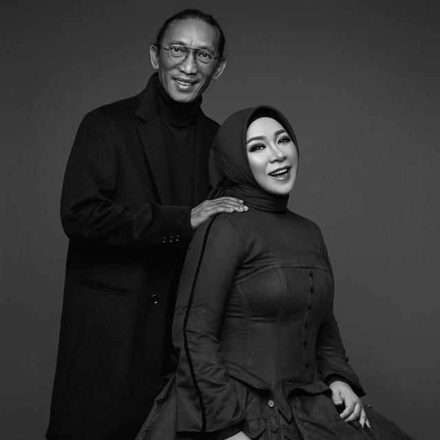 Anniversary Pernikahan Ke-25, Ini 7 Pemotretan Melly Goeslaw dan Anto Hoed