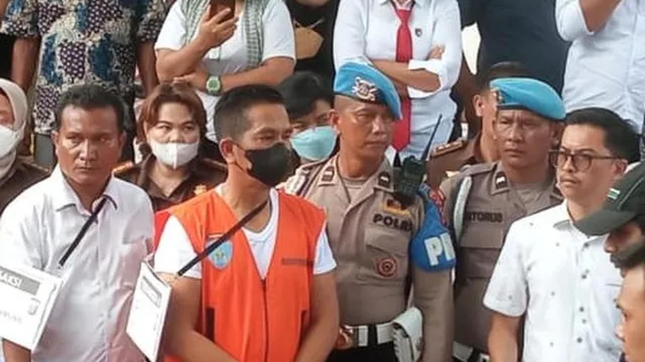 Rahmi menjelaskan awalnya terdakwa Achiruddin mengaku jika senjata yang ditodongkan ke arah Ken adalah replika.