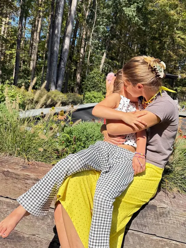 Penampilan Khai dan Gigi Hadid saat Rayakan Ulang Tahun Khai ke-5. [@gigihadid]