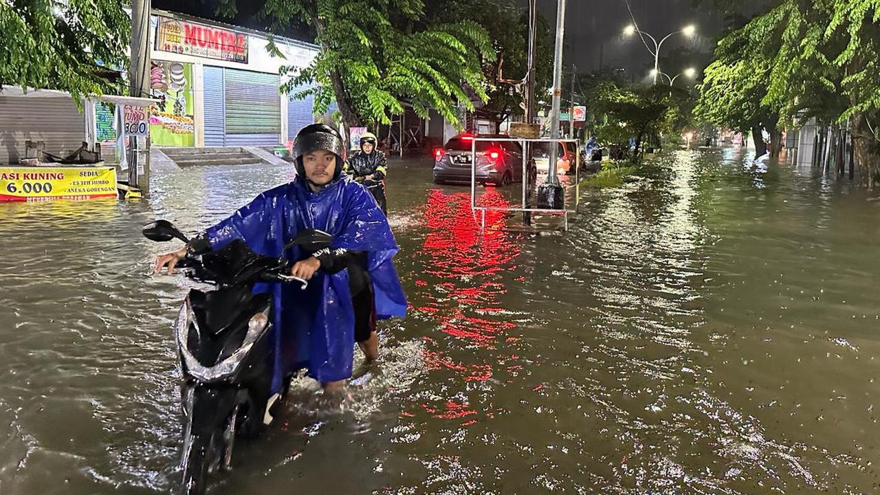 BNPB Ungkap Penyebab Banjir Semarang yang Bertahan Hingga 10 Hari