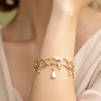 Ilustrasi Gelang Rantai Tetes Air (Foto: Meta AI)