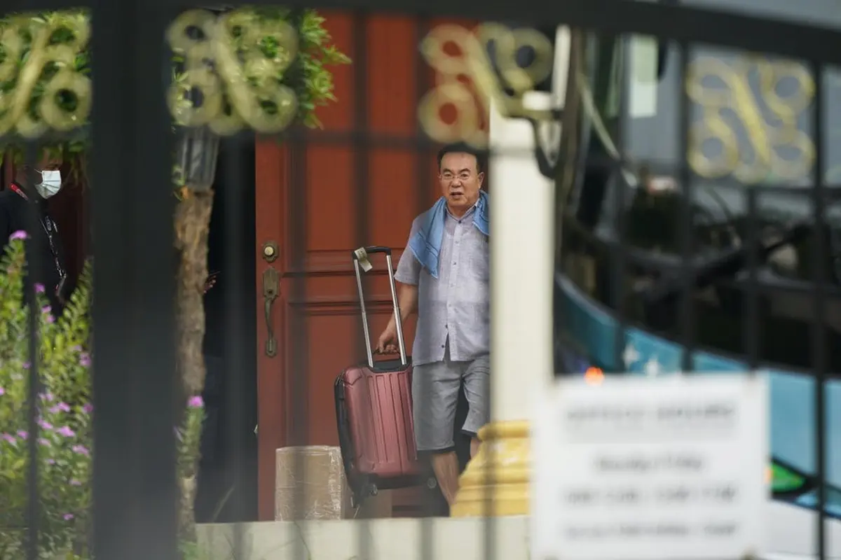 Diplomat Korea Utara meninggalkan Malaysia.