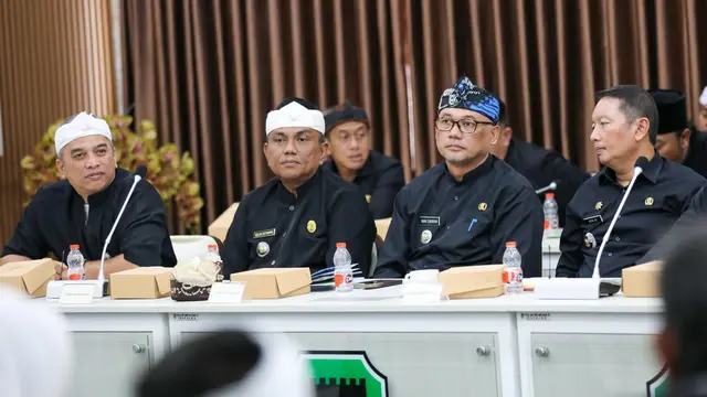Melalui Youtube Live Diskominfo Purwakarta Channel (@diskominfopwk), Pemda Purwakarta menggelar Rapat Koordinasi Evaluasi Dana Desa tahun 2025 dan Penyelarasan Program Pembangunan Infrastruktur tahun 2026 (Istimewa)