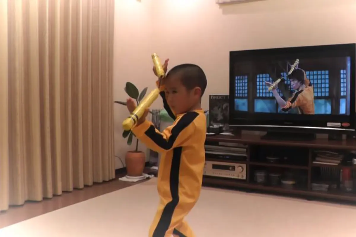 Bruce Lee KW Super yang Bikin Siapapun Jadi Minder