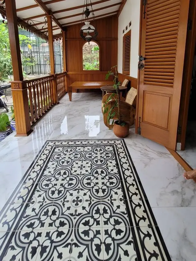 Rumah Klasik dengan Kombinasi Modern dan Tradisional