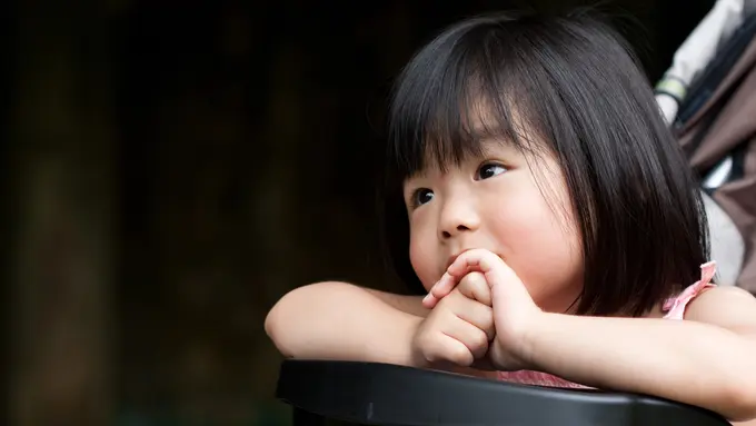 keluarga january anak kesepian